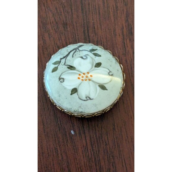 Vintage Hand-Painted Floral Enamel Pin Brooch With Dogwood Design & Gold-Tone Tr - Picture 4 of 6